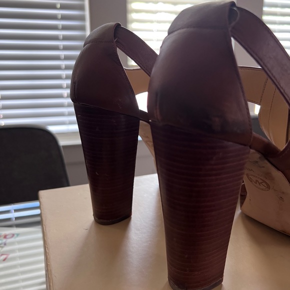 Micheal Kor, size 11, Tan, Berkley platform sandal - Picture 5 of 11